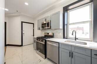 391 CENTRAL Ave in Jersey City, NJ - Building Photo - Building Photo