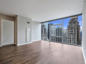 330 E Illinois St in Chicago, IL - Building Photo - Building Photo