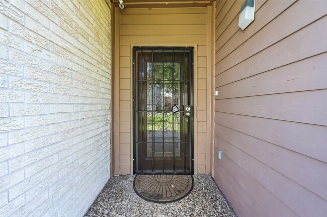 11280 Braes Forest Dr in Houston, TX - Building Photo - Building Photo