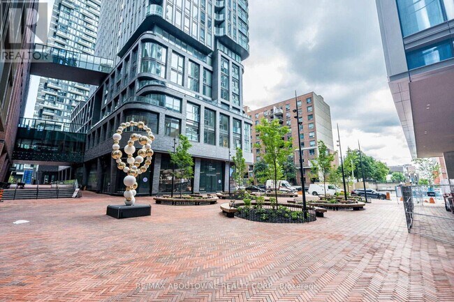 88 Queen St E in Toronto, ON - Building Photo - Building Photo