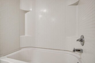 105 SE Gardens Blvd in Burleson, TX - Foto de edificio - Building Photo