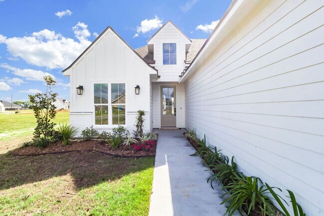 104 Fld Pt Dr in Youngsville, LA - Building Photo - Building Photo