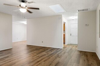 223 E Fern Dr in Orange City, FL - Building Photo - Building Photo