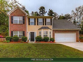 1940 Skylar Leigh Dr in Buford, GA - Building Photo
