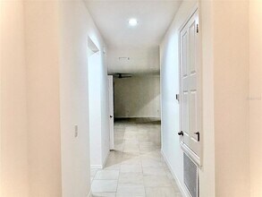 1568 Sky Lks Dr in St. Cloud, FL - Foto de edificio - Building Photo