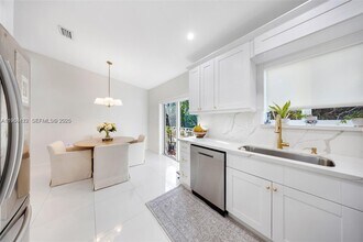 7271 NW 174th Terrace in Hialeah, FL - Building Photo - Building Photo