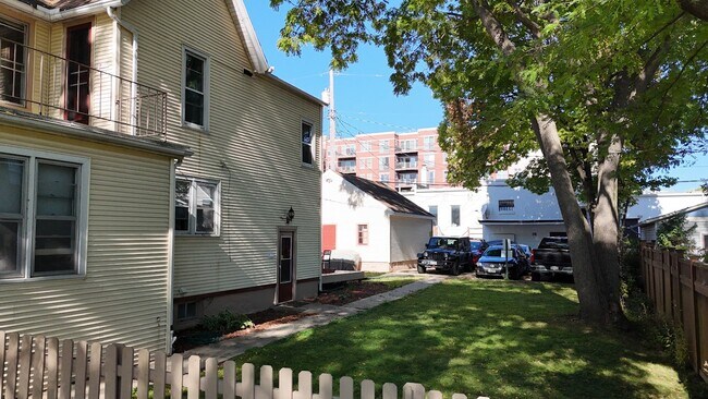 1812 Madison St, Unit #1 in Madison, WI - Building Photo - Building Photo