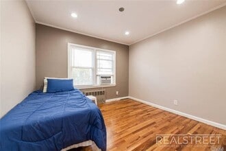 Spruce St in Cedarhurst, NY - Building Photo - Building Photo