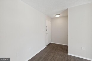 12305 Braxfield Ct in North Bethesda, MD - Building Photo