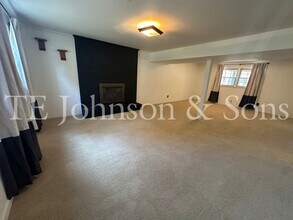 1212 Reynolds Forest Dr in Winston-Salem, NC - Building Photo - Building Photo