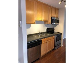 4130 Rahn Rd-Unit -121 in Eagan, MN - Foto de edificio - Building Photo
