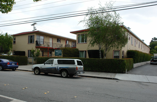 Poplar Arms Apartments in San Mateo, CA - Foto de edificio - Building Photo