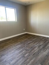 410 S College Dr in Keene, TX - Building Photo - Building Photo