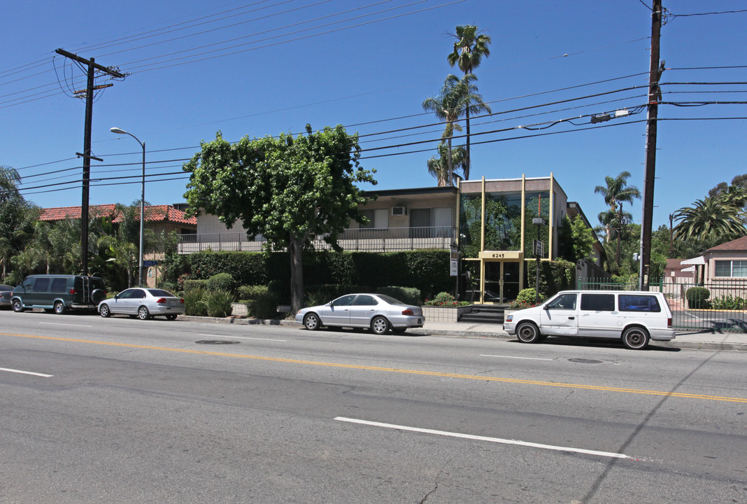 Kestona Apartments in Van Nuys, CA - Building Photo