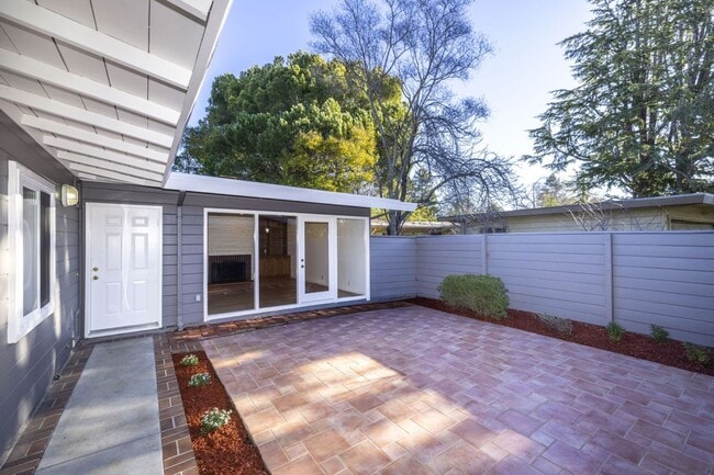 3381 Cowper St in Palo Alto, CA - Building Photo - Building Photo