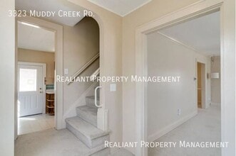 3323 Muddy Creek Rd in Cincinnati, OH - Foto de edificio - Building Photo