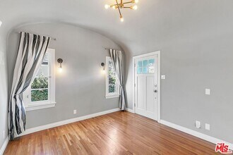 2630 S Bedford St in Los Angeles, CA - Building Photo - Building Photo