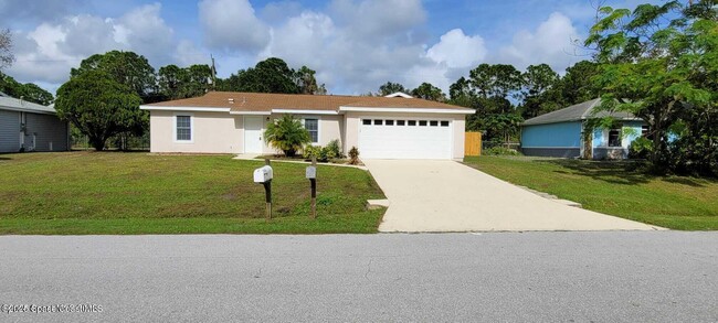 1125 Albion St NW in Palm Bay, FL - Building Photo - Building Photo