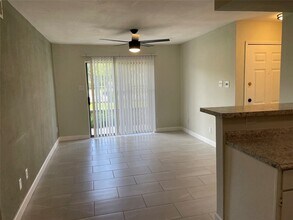 2750 Holly Hall St, Unit 613 in Houston, TX - Building Photo - Building Photo