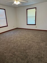 211 E 3rd St in Keene, TX - Building Photo - Building Photo