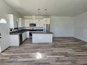 4003 Paula St in La Mesa, CA - Foto de edificio - Building Photo