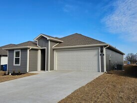 200 NW Bellflower St in Gentry, AR - Building Photo