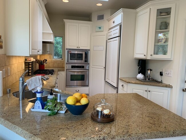 3848 Coronado Ave in San Diego, CA - Building Photo - Building Photo