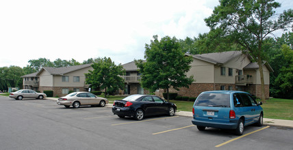 Graceland Arms in Racine, WI - Foto de edificio - Building Photo