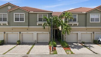 9056 Plymouth Pl in Tamarac, FL - Building Photo