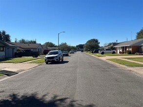 7013 Poplar Dr in Galveston, TX - Foto de edificio - Building Photo