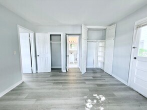 517 Kanuga Dr in West Palm Beach, FL - Foto de edificio - Building Photo