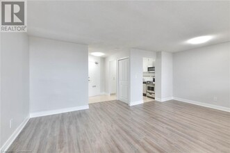 221 Queen St S in Kitchener, ON - Building Photo - Building Photo