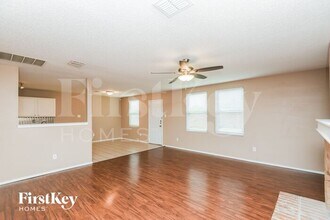 1301 Anna Lea Ln in Burleson, TX - Foto de edificio - Building Photo