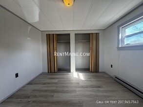 513 Main St in Vassalboro, ME - Foto de edificio - Building Photo