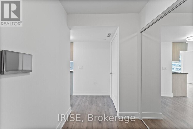 575-1575 Bloor St E in Toronto, ON - Building Photo - Building Photo