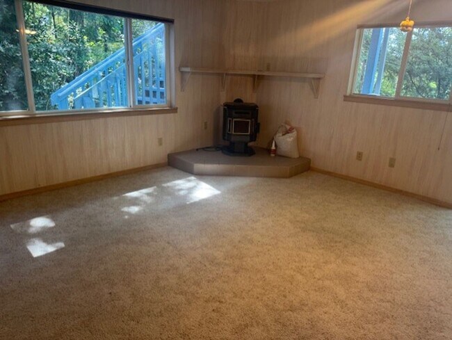 1445 Seacrest Ln in Brookings, OR - Building Photo - Building Photo