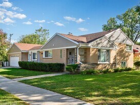 7225 E Prairie Rd in Lincolnwood, IL - Building Photo