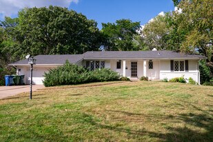 593 Rice Creek Ter NE in Fridley, MN - Building Photo