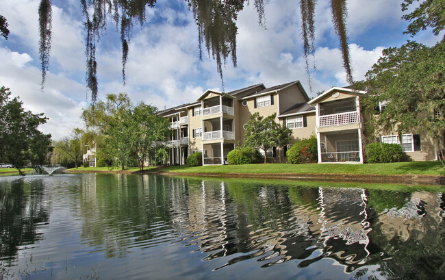 Lake Crossing Apartments