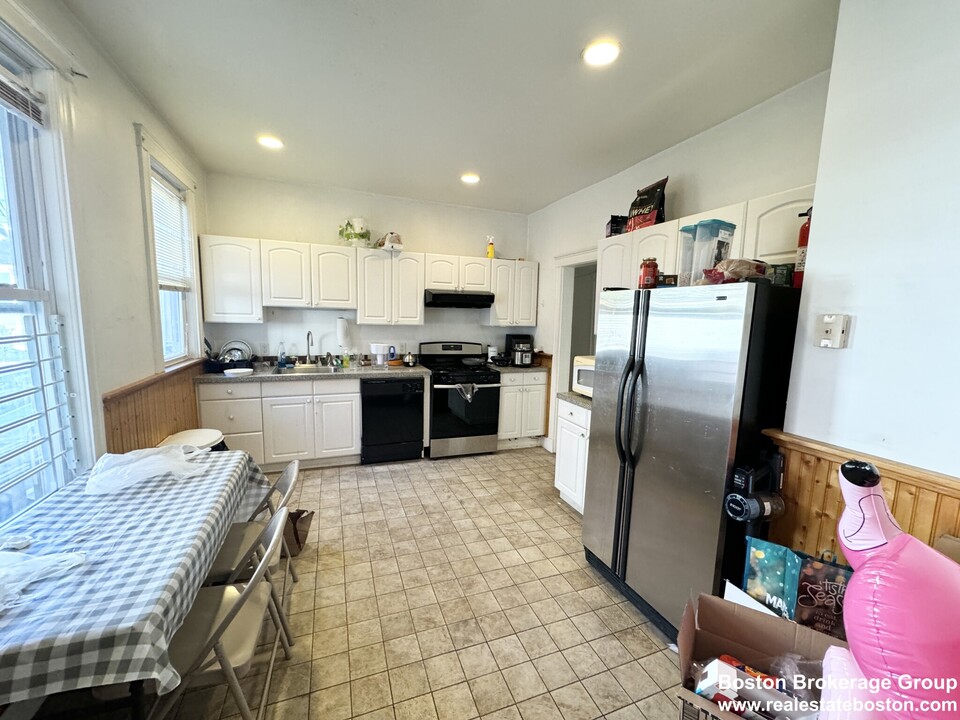 37 Hillside St, Unit 1 in Boston, MA - Building Photo