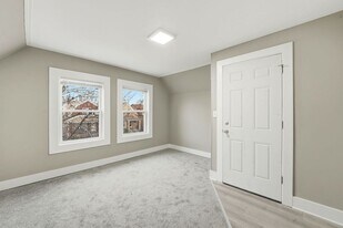 1217 N Harding Ave in Chicago, IL - Building Photo