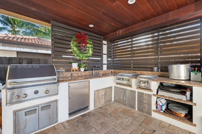 1360 SW 142nd Ave in Miami, FL - Foto de edificio - Building Photo