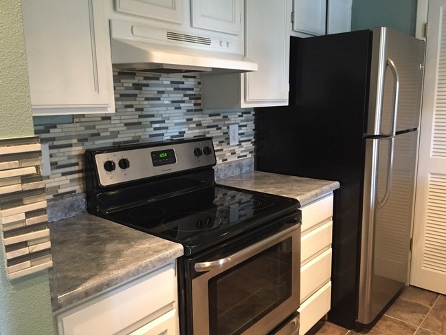 128 W Rockrimmon Blvd, Unit 203 in Colorado Springs, CO - Building Photo - Building Photo