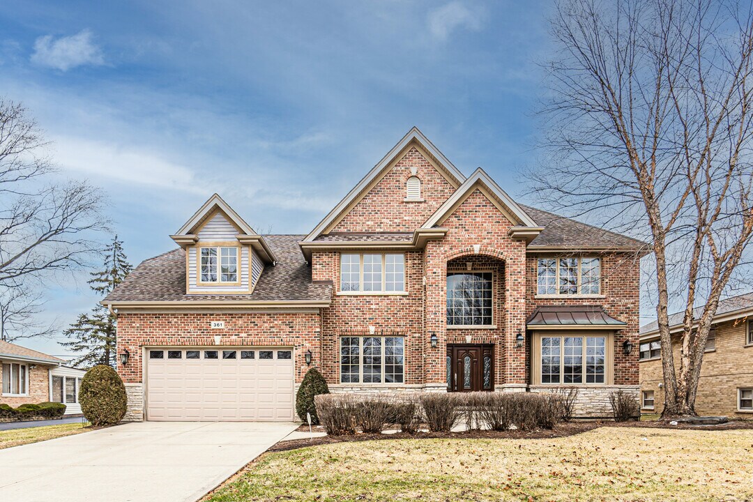 361 S Elm St in Itasca, IL - Building Photo