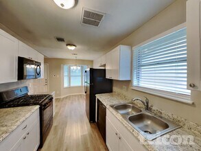 3815 Shadow Trail in Houston, TX - Building Photo - Building Photo