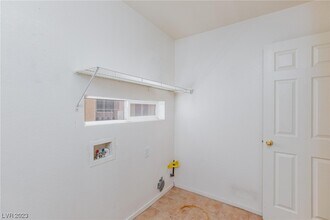 7557 Spindrift Tide Ct in Las Vegas, NV - Building Photo - Building Photo
