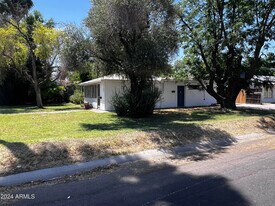 2102 W Minnezona Ave in Phoenix, AZ - Building Photo