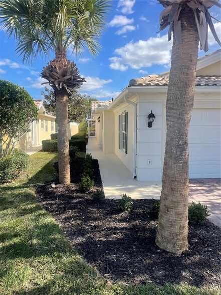 5651 Modena Pl in Sarasota, FL - Foto de edificio