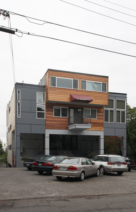 737 Belmont Pl E in Seattle, WA - Foto de edificio