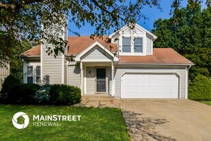 102 S Janell Dr in Olathe, KS - Building Photo